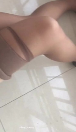 【真实空姐 ️稀缺航空】极品制服『空姐』反差婊私拍集 佳妮空姐多名女神接机啪啪 穿空姐制服做爱 截图4
