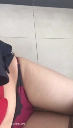 【真实空姐 ️稀缺航空】极品制服『空姐』反差婊私拍集 佳妮空姐多名女神接机啪啪 穿空姐制服做爱 截图5