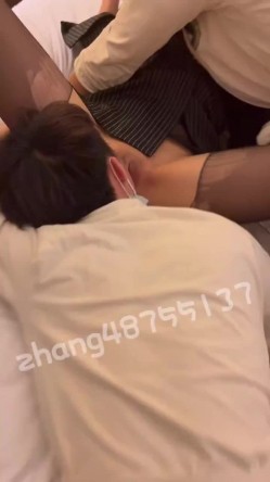 推特网红苏州昆山极品NTR夫妻【泣妻器骑】私拍乱斗，外柔内骚长腿翘臀找单男3P前后夹击极度反差 截图10