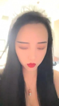 178胸膜！~【傲胸新木优子】，KTV土豪淫乱，高端酒店会牛郎！夜生活真是丰富，之前还爱装逼不脱呢 截图4