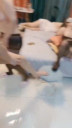 熟女阿姨 这帮东北阿姨老厉害了 水喷老高 场面超淫乱 骚叫不停 截图1