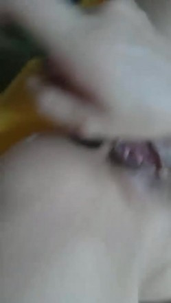 极品巨乳阿姨，这两只大奶子吊在胸前，坐着玩具好过瘾，骚水不停流！ 截图14