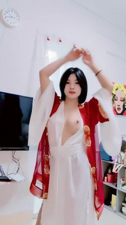 青春无敌，抖音风艺校美少女【杨晓花】定制福利，露脸露点，各种热门BGM裸舞 截图1