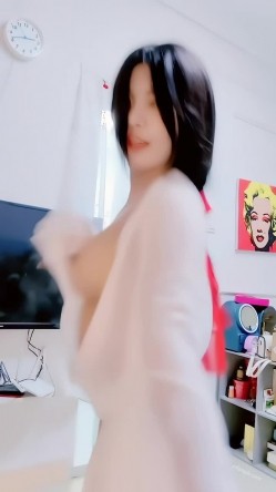 青春无敌，抖音风艺校美少女【杨晓花】定制福利，露脸露点，各种热门BGM裸舞 截图7