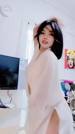青春无敌，抖音风艺校美少女【杨晓花】定制福利，露脸露点，各种热门BGM裸舞 截图8