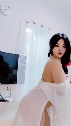 青春无敌，抖音风艺校美少女【杨晓花】定制福利，露脸露点，各种热门BGM裸舞 截图11