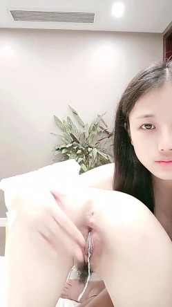 超清纯颜值姐妹花【上篇】双女大尺度秀，黑丝美臀翘起扭动，上下叠罗汉塞着棉棒，手指互插菊花，一起掰穴特写非常诱人 截图14