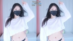 【精品裸舞】苏兮-suzy空姐出身 身材超好 大胸诱惑裸舞+海宣-2超软美乳粉奶头 劲爆激情抖胸 妖艳裸舞 截图2