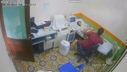 医院摄像头偷拍妇科阴超检查,妙龄少妇小媳妇们被超长设备插入阴道,疼得直咧嘴,最后捂着肚子颤颤巍巍走出来 截图7