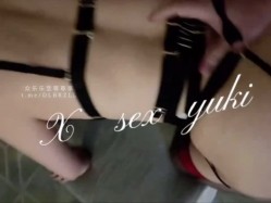 极品身材巨乳肥臀反差少妇「Sexy_Yuki」绿帽视角拍摄淫妻和单男床上运动，肥美屁股主动套弄鸡巴，真的太骚了！ 截图8