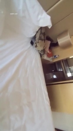 漂亮大奶美女 啊啊 好舒服 老公用力 干我 吊我 轻点别让人听到 被大鸡吧无套输出 截图11