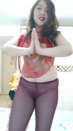 火爆全网极品露脸人妻熟女，肚皮舞老师【柏X彤】绝密私拍，肤白奶大肥臀裸舞啪啪，相当炸裂 截图2