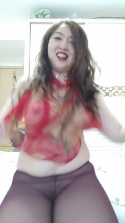 火爆全网极品露脸人妻熟女，肚皮舞老师【柏X彤】绝密私拍，肤白奶大肥臀裸舞啪啪，相当炸裂 截图15