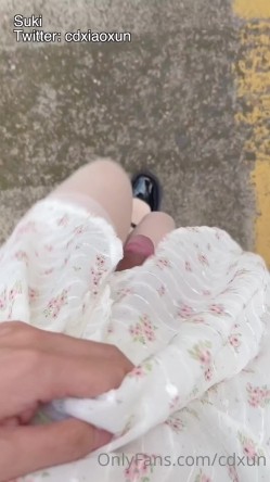 推特男娘 EliaBlaineCD小薰 一个喜欢玩露出的漂亮TS 各种变装show 穿上女装在食堂玩鸡 截图1