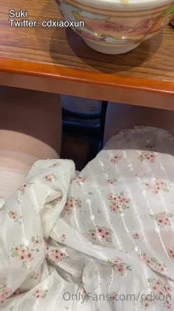 推特男娘 EliaBlaineCD小薰 一个喜欢玩露出的漂亮TS 各种变装show 穿上女装在食堂玩鸡 截图16