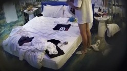 安防酒店摄像头偷拍校园嘻哈时尚美女和爱舔脚变态男友啪啪 截图10