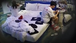 安防酒店摄像头偷拍校园嘻哈时尚美女和爱舔脚变态男友啪啪 截图14