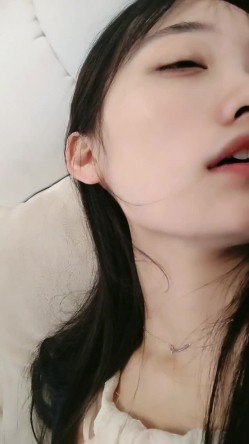 校花女神，超级清纯，【蔡蔡仙女】，冉冉升起的新星，她的微笑一秒让你想起初恋，还是脱光的初恋 截图2