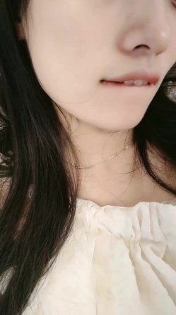 校花女神，超级清纯，【蔡蔡仙女】，冉冉升起的新星，她的微笑一秒让你想起初恋，还是脱光的初恋 截图3