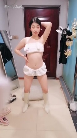 新人18岁小粉【鸭鸭是个m】顶级校花 好骚sm捆绑自慰 被男友道具狂玩屄 调教口爆吞精太糟蹋 截图1