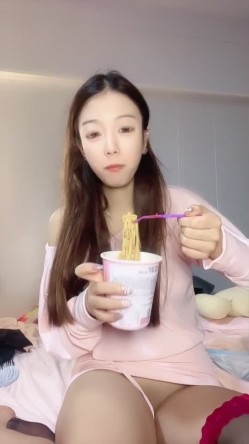 帝王级享受【06清纯安静】校花学妹拉闺蜜下海 双飞啪啪 道具玩弄叠罗汉各种神操作 截图2