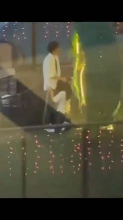 吃东莞常平百花时代广场网红天台，小情侣这么快就忍耐不住了吗？在天台做这种事 截图2