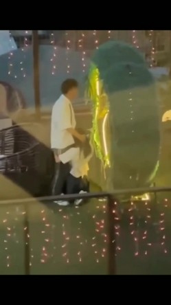 吃东莞常平百花时代广场网红天台，小情侣这么快就忍耐不住了吗？在天台做这种事 截图9