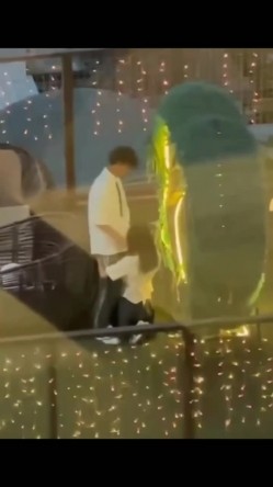 吃东莞常平百花时代广场网红天台，小情侣这么快就忍耐不住了吗？在天台做这种事 截图10