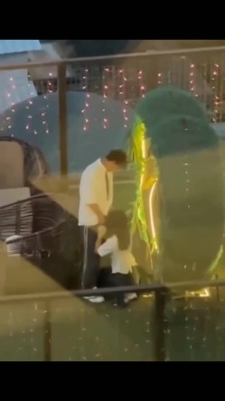 吃东莞常平百花时代广场网红天台，小情侣这么快就忍耐不住了吗？在天台做这种事 截图15