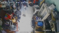 黑客破解摄像头监控偷拍 电脑维修店内夫妻口爆啪啪 超刺激！ 截图1