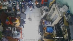黑客破解摄像头监控偷拍 电脑维修店内夫妻口爆啪啪 超刺激！ 截图2
