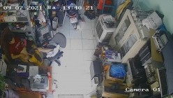 黑客破解摄像头监控偷拍 电脑维修店内夫妻口爆啪啪 超刺激！ 截图9