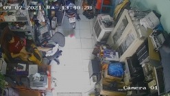黑客破解摄像头监控偷拍 电脑维修店内夫妻口爆啪啪 超刺激！ 截图10