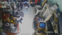 黑客破解摄像头监控偷拍 电脑维修店内夫妻口爆啪啪 超刺激！ 截图12