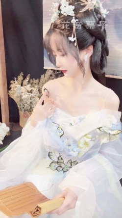 【高端绝美 ️私拍】超火爆网红喵小吉黄金拍档金鱼kinngyo新作《苍梧瑶》画风美到爆炸 酥乳小穴诱人至极 截图1