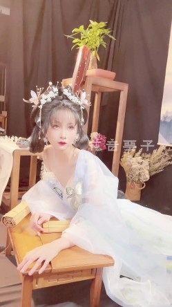【高端绝美 ️私拍】超火爆网红喵小吉黄金拍档金鱼kinngyo新作《苍梧瑶》画风美到爆炸 酥乳小穴诱人至极 截图4