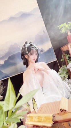 【高端绝美 ️私拍】超火爆网红喵小吉黄金拍档金鱼kinngyo新作《苍梧瑶》画风美到爆炸 酥乳小穴诱人至极 截图9