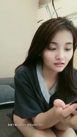 【大叔淦学妹】（第二场）神似郑爽的在校学生妹，乔总性起要刮毛超刺激，清纯外表下这么淫荡 截图4