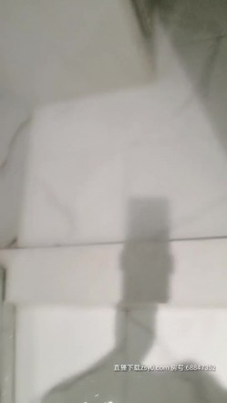 【大叔淦学妹】（第二场）神似郑爽的在校学生妹，乔总性起要刮毛超刺激，清纯外表下这么淫荡 截图13