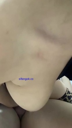 ️最新抖音泄密！26万粉网红反差婊【是晓晓啊】露脸啪啪无套后入内射道具喷水，骚到没边儿 截图14