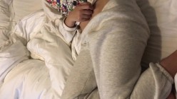 表妹午睡时偷偷跑到她房间摸一下她那A罩杯的小奶子,经常摸揉可以促进生长 截图6