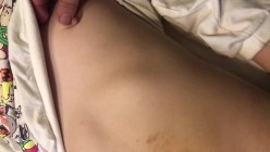 表妹午睡时偷偷跑到她房间摸一下她那A罩杯的小奶子,经常摸揉可以促进生长 截图13