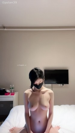 极品尤物推荐【车模莓莓】完美身材高跟大长腿道具自慰大屌狂插 截图15