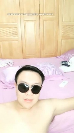 吸精小奴隶高颜值美少妇居家啪啪，情趣椅口交舔蛋插嘴假屌双洞齐插爆菊 截图16