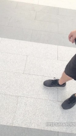 【露出勾引】【你好迷人】户外勾引主播直播回放，户外勾引陌生人，厕所打炮，户外露出自慰 截图3
