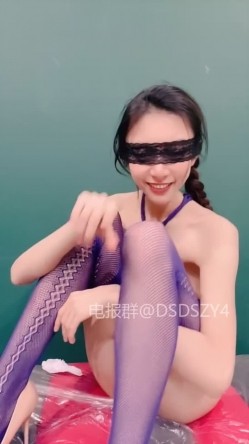 ️骚浪母狗【妮妮老师】熟妇情趣网袜塞跳蛋裸舞口爆大力猛操 截图13