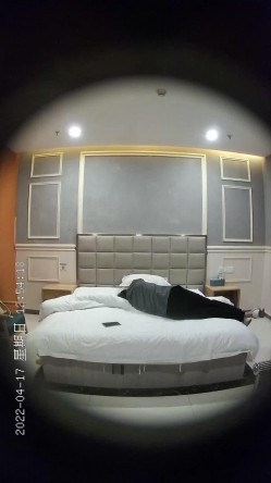 大学城附近酒店安防摄像头偷拍极品巨乳眼镜御姐兼职学妹和嫖客 截图4