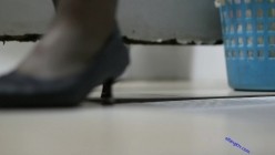 大型购物中心内部女厕偷拍 多位黑丝美女店员的各种极品美鲍鱼 截图2