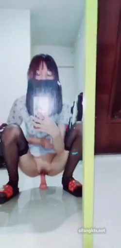 出道即巅峰新人露脸推特顶B王，人瘦奶大小魔女【蒂米】定制私拍，裸舞顶胯，道具紫薇无套啪啪内射 截图14