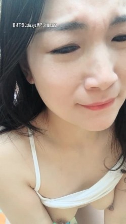 骚妇培训计划把小骚货带到野外小树林扒了猛干，捏着奶子后入不停乱看有没有人，带到车内爆草射她嘴里精液掉奶头上 截图6